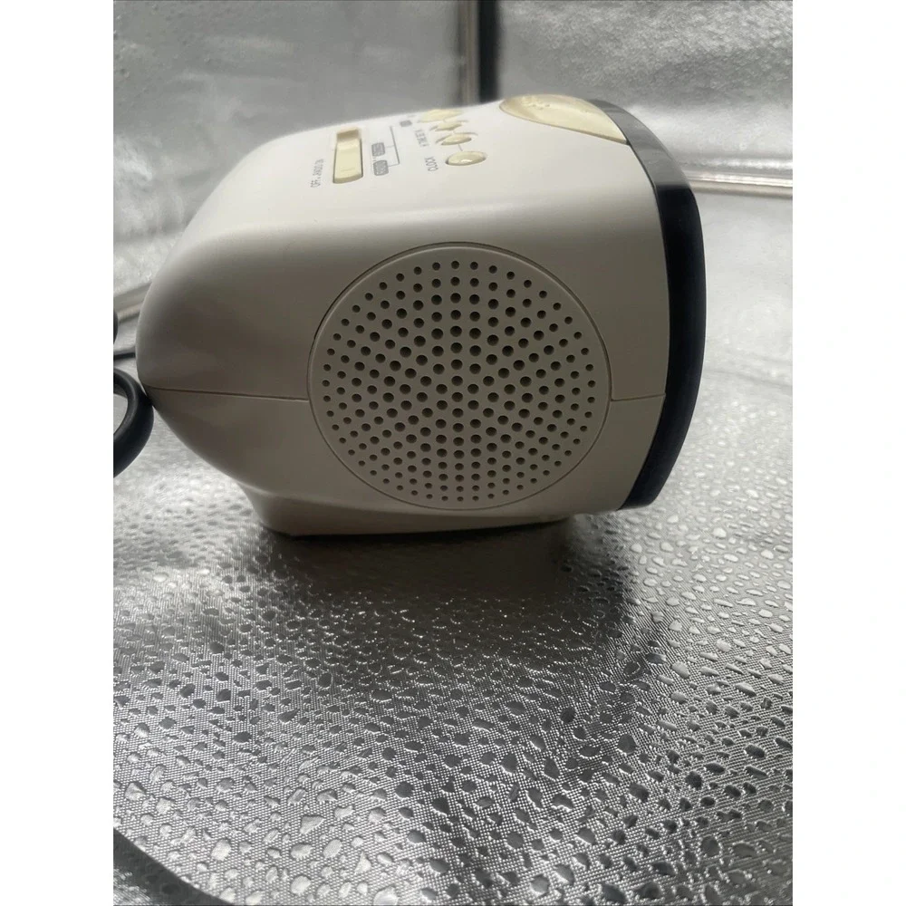 Sony Dream Machine #ICF-C111 FM/AM Clock Radio Black Face on White Tested Works!